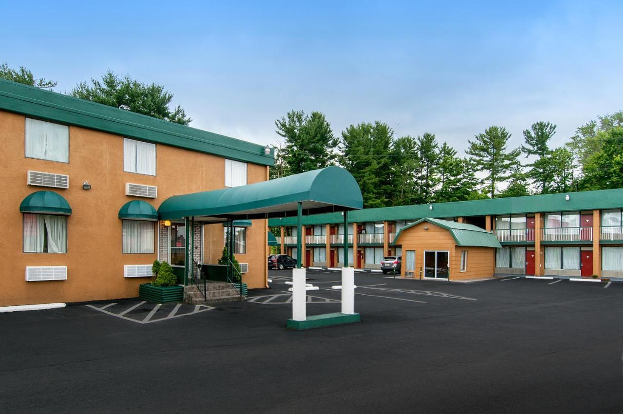 Travelodge By Wyndham Beckley Exterior photo